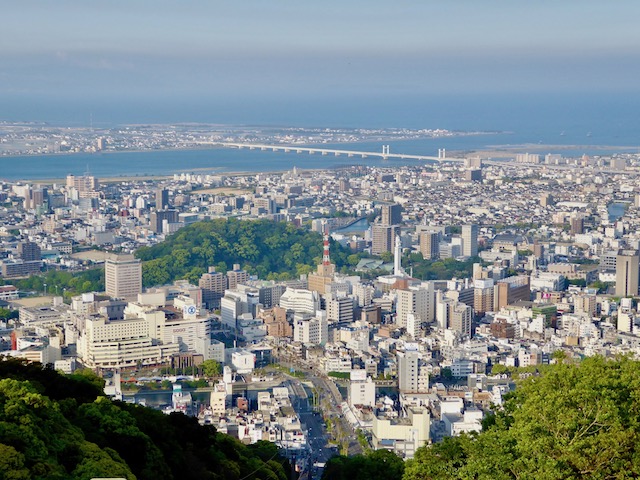 眉山山頂からは、徳島市街が一望
