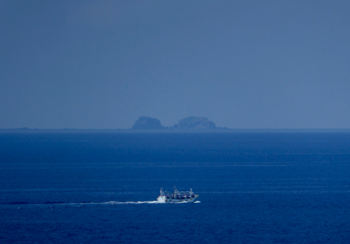 輪島の海で遠くの島まで見渡せます