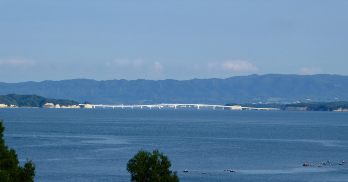 長浦うるおい公園から眺める能登島大橋